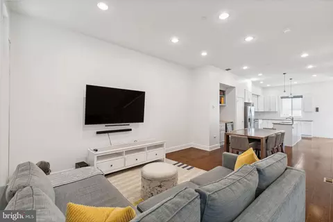 1324 N Howard St, Philadelphia, PA 19122