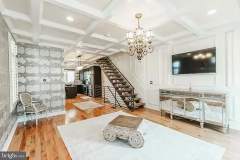 1935 Reed St, Philadelphia, PA 19146