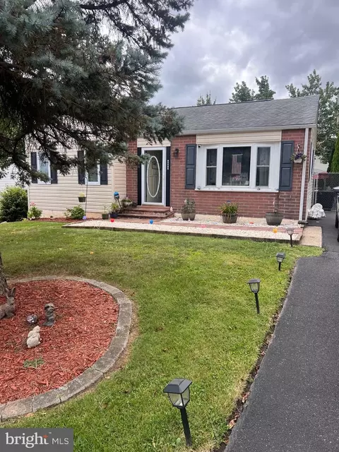 14012 Erwin St, Philadelphia, PA 19116