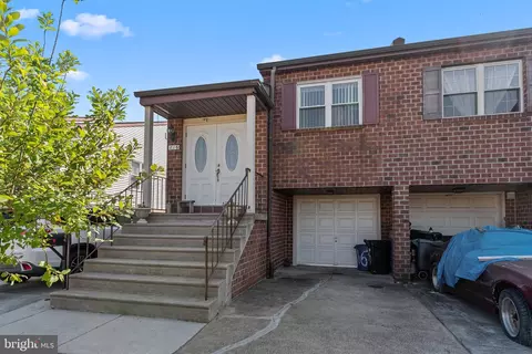 816 Hendrix St, Philadelphia, PA 19116