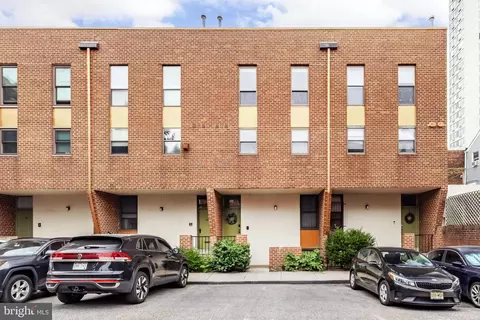 1926 Nectarine St, Philadelphia, PA 19130