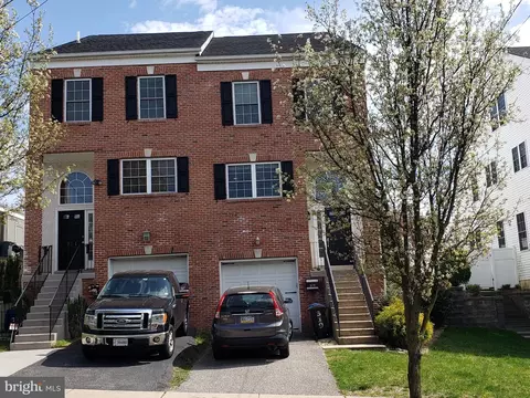 319 Fountain St, Philadelphia, PA 19128