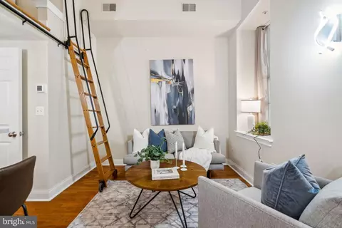 1 Academy Cir #207, Philadelphia, PA 19146