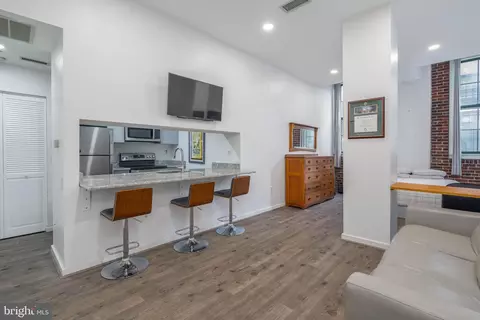 315 New St #213, Philadelphia, PA 19106