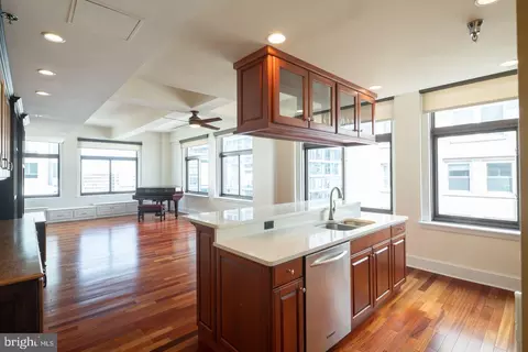1500 Chestnut St #20G, Philadelphia, PA 19102