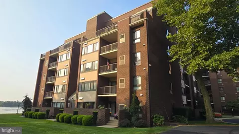 5100 Convent Ln #301, Philadelphia, PA 19114