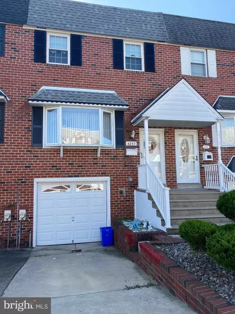 4257 Lyman Dr, Philadelphia, PA 19114