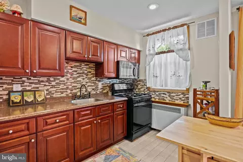6241 Erdrick St, Philadelphia, PA 19135