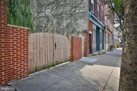 917-919 E Passyunk Avenue Apt 1r And 2f, Philadelphia, PA 19147