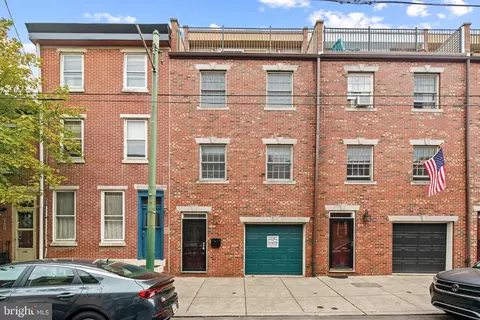 142 Morris St, Philadelphia, PA 19148