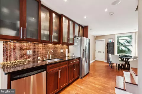 313 Kater St, Philadelphia, PA 19147