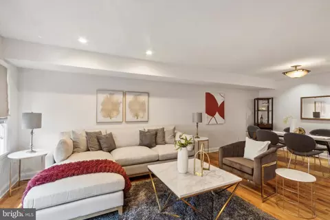 2415 Manning St, Philadelphia, PA 19103