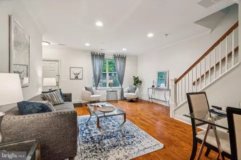 403 Regatta Dr, Philadelphia, PA 19146