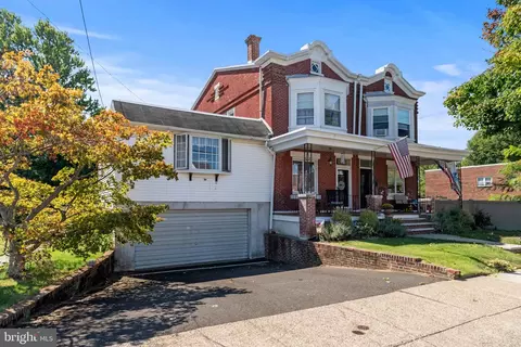 718 Strahle St, Philadelphia, PA 19111