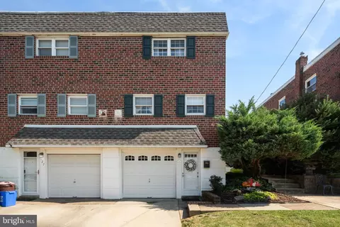 125 Meadow Ln, Philadelphia, PA 19154