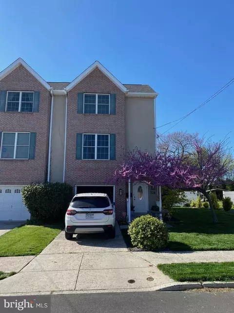 328 Lemonte St, Philadelphia, PA 19128