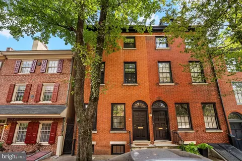 326 Lombard St, Philadelphia, PA 19147