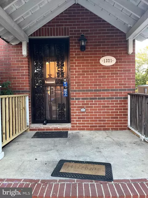 1321 Ogden St, Philadelphia, PA 19123