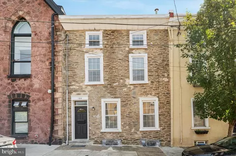 135 Krams Ave, Philadelphia, PA 19127
