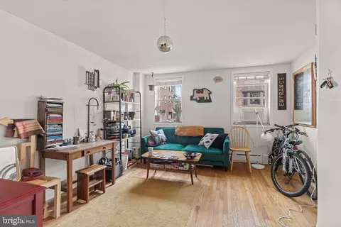 822 Fitzwater St, Philadelphia, PA 19147