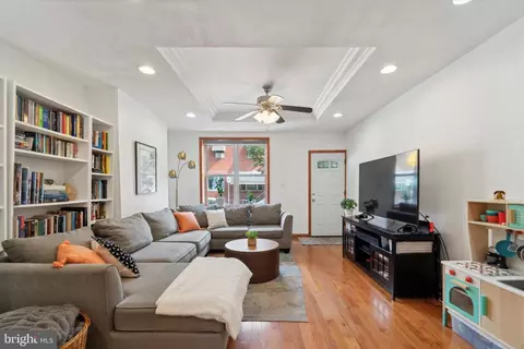 2422 S 9th St, Philadelphia, PA 19148