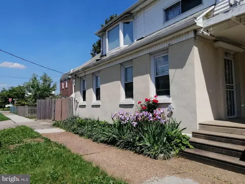 8005 Large St, Philadelphia, PA 19152