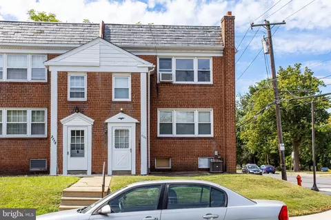 2780 W Country Club Rd, Philadelphia, PA 19131