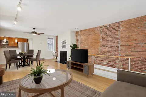 2231 Green St #4, Philadelphia, PA 19130