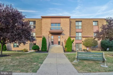 49304 Delaire Landing Rd #304, Philadelphia, PA 19114