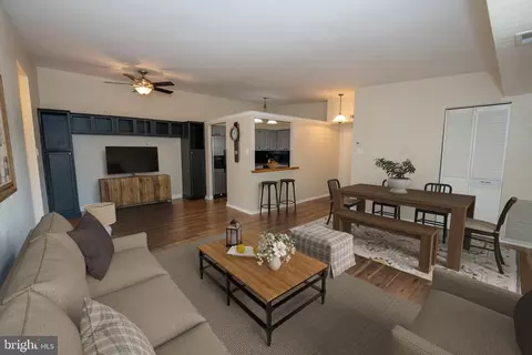 68204 Delaire Landing Rd #204, Philadelphia, PA 19114
