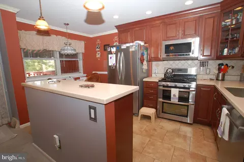 12424 Wyndom Rd, Philadelphia, PA 19154