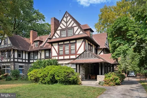 6365 Sherwood Rd, Philadelphia, PA 19151