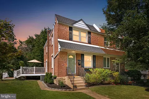 512 Overlook Rd, Philadelphia, PA 19128