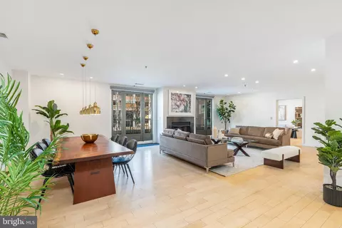 121 35 Walnut St #203, Philadelphia, PA 19106