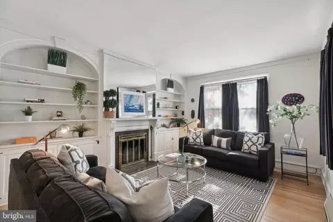 7427 Boyer St, Philadelphia, PA 19119