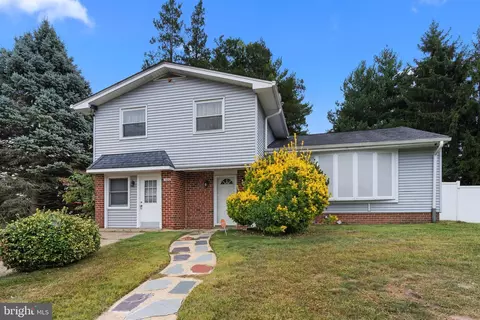 1030 Camas Dr, Philadelphia, PA 19115