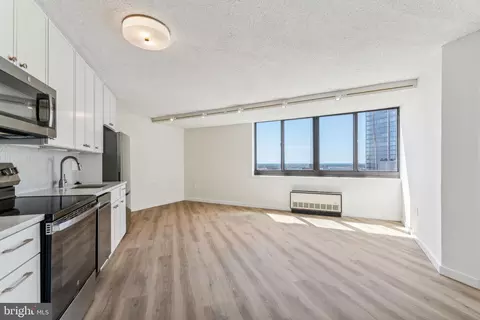 1420 Locust St #33B, Philadelphia, PA 19102