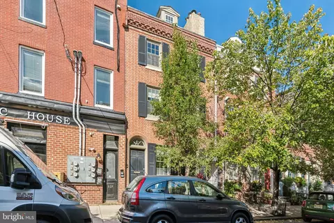131 Bainbridge St, Philadelphia, PA 19147