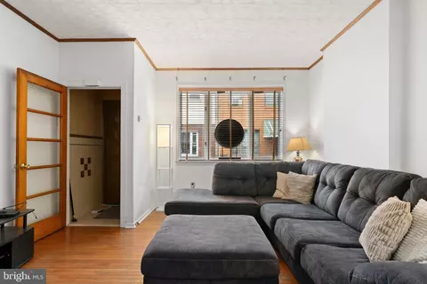 2425 S Chadwick St, Philadelphia, PA 19145