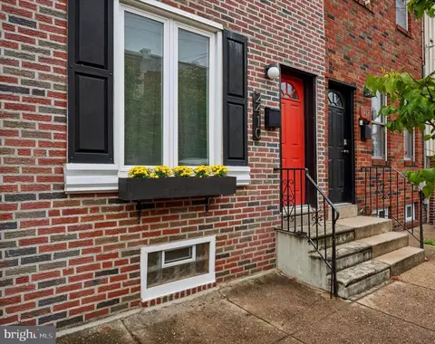 2410 E Sergeant St, Philadelphia, PA 19125