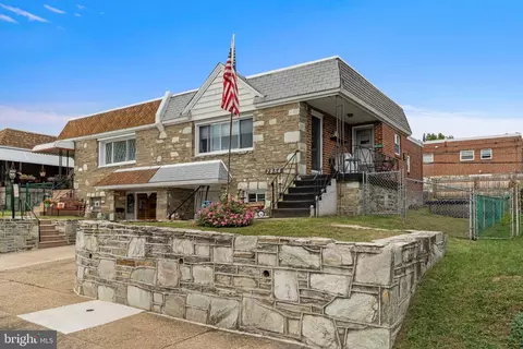 7854 Anita Dr, Philadelphia, PA 19111