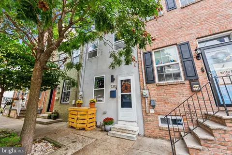2213 Almond St, Philadelphia, PA 19125