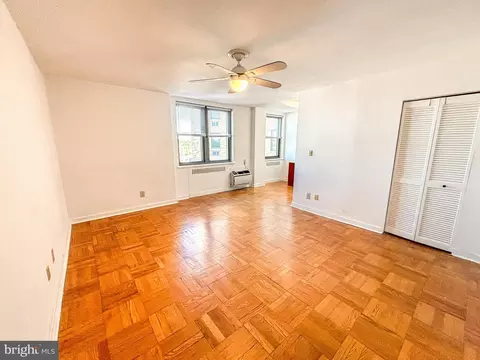 2601 Pennsylvania Ave #915, Philadelphia, PA 19130