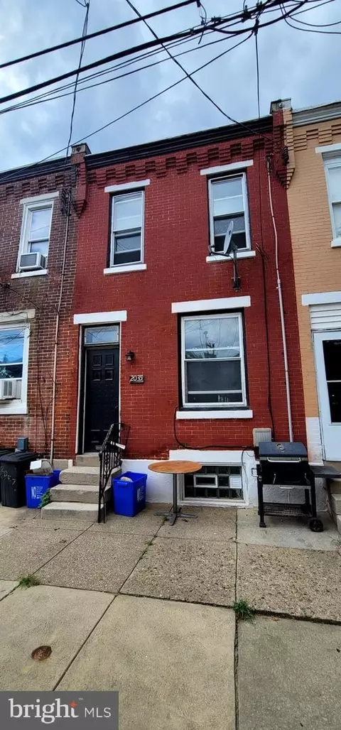 2035 Dennie St, Philadelphia, PA 19140