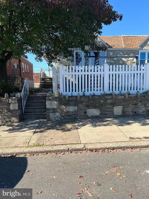 8816 Brocklehurst St, Philadelphia, PA 19152