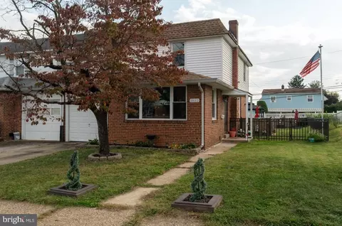 1852 Berwyn St, Philadelphia, PA 19115
