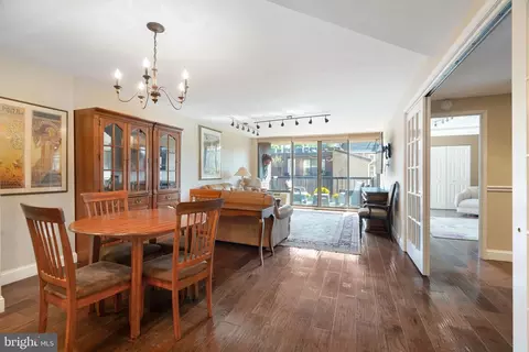 241 S 6th St #308F, Philadelphia, PA 19106