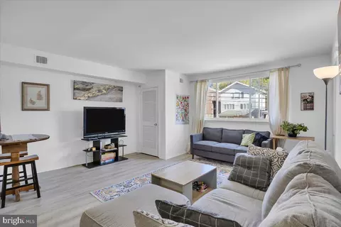 4616 Silverwood St, Philadelphia, PA 19128