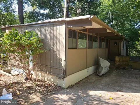 2 Longford St, Philadelphia, PA 19136