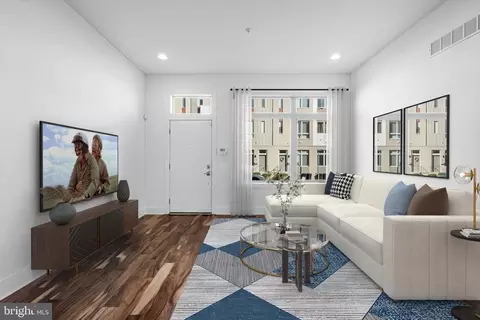 740 S Columbus Blvd #11, Philadelphia, PA 19147